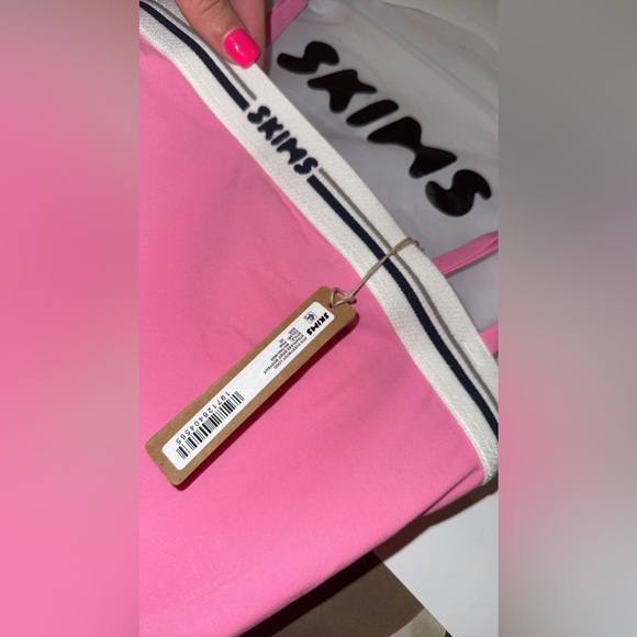 Skims xs pink body suite camisole activewear limited skims sold out women’s new - Picture 12 of 12